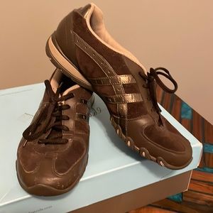 Brown Skechers. These have been worn but taken care of!